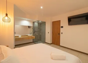 Hotel Hell Blue hotel thumbnail 4