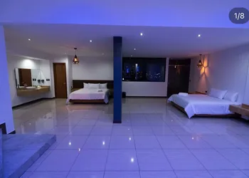 Hotel Hell Blue hotel thumbnail 7