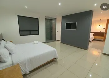 Hotel Hell Blue hotel thumbnail 8