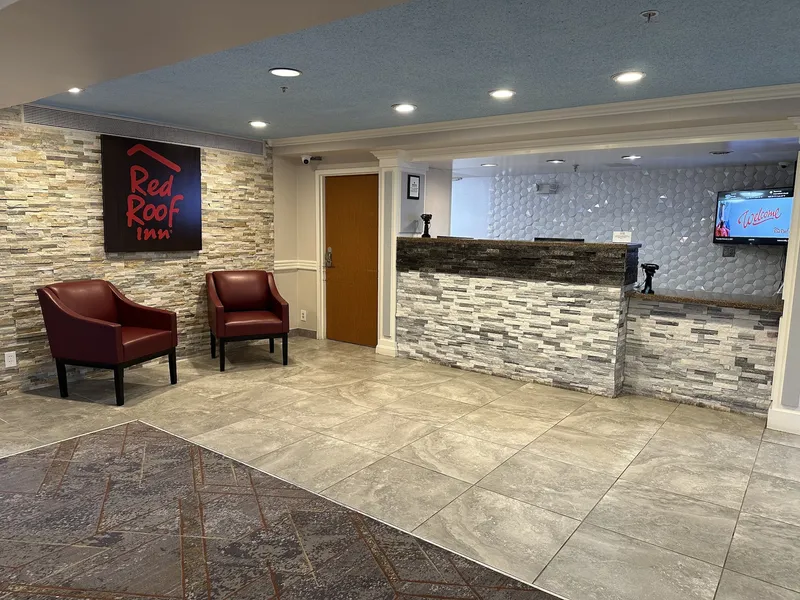 HomeTowne Studios by Red Roof Auburn Hills hotel detail image 2