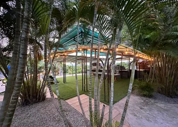 Old Crow Hotel and Suites hotel thumbnail 3