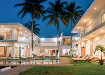 Luxury Palms hotel thumbnail 2