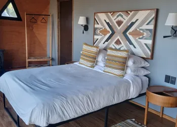lobo glamp hotel thumbnail 5