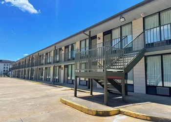 Ramada by Wyndham Branson Theatre District hotel thumbnail 4