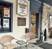 Stoner's Mansion House hotel detail image 3