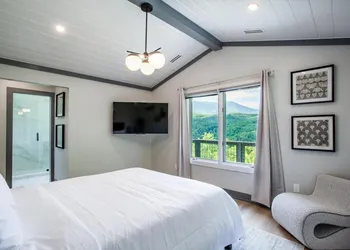 Mountain Nature Retreat -Hot Tub Sauna Game Room hotel thumbnail 3