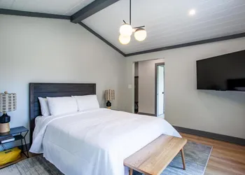 Mountain Nature Retreat -Hot Tub Sauna Game Room hotel thumbnail 4