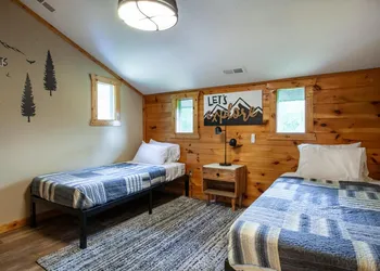 Falcons Lodge - Mtn View Hot Tub and Pool Table hotel thumbnail 6