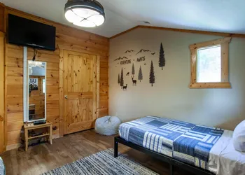 Falcons Lodge - Mtn View Hot Tub and Pool Table hotel thumbnail 7