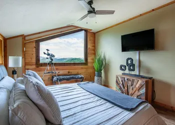 Falcons Lodge - Mtn View Hot Tub and Pool Table hotel thumbnail 8