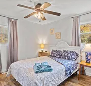 Beachy Getaway - Cozy and Secluded Lodge Home hotel detail image 3