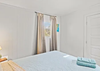 Beachy Getaway - Cozy and Secluded Lodge Home hotel thumbnail 7