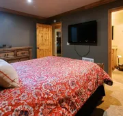 BEST Location . Walk To Canyon Lodge . Views . Pool/Spa hotel detail image 7
