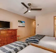 Room in the heart of lions head walk to ski lifts 2 queen beds hotel detail image 3