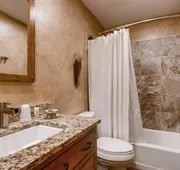 Room in the heart of lions head walk to ski lifts 2 queen beds hotel detail image 5