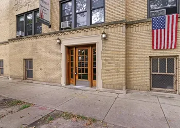 Quiet Spacious 2BR Apt walk to Train near Shops - Wolcott 3 hotel thumbnail 3