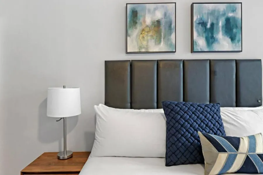 Quiet Spacious 2BR Apt walk to Train near Shops - Wolcott 3 hotel detail image 6