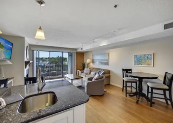 235 Edgewater Inn hotel thumbnail 7