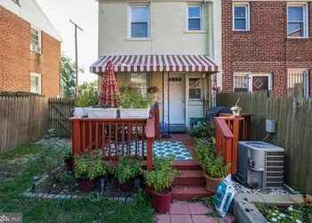 Cozy Semi Detached Home in NE DC hotel thumbnail 2