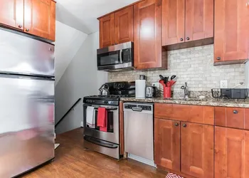 Cozy Semi Detached Home in NE DC hotel thumbnail 8