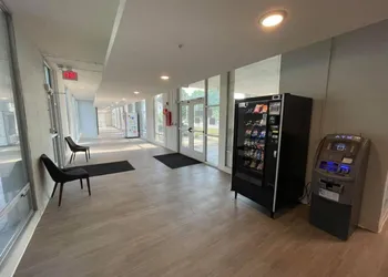 Cozy Resort Style Lodging Min From The Plaza 117 hotel thumbnail 4