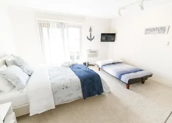 Resort Style Living in Marina Del Rey & Venice Studio hotel thumbnail 2