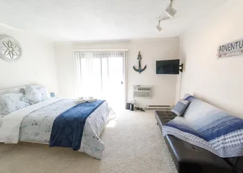 Resort Style Living in Marina Del Rey & Venice Studio hotel thumbnail 5
