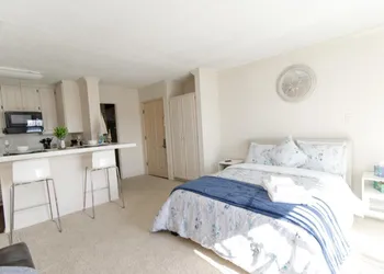 Resort Style Living in Marina Del Rey & Venice Studio hotel thumbnail 6