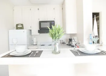 Resort Style Living in Marina Del Rey & Venice Studio hotel thumbnail 8