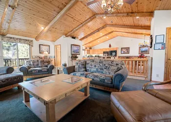 TREE TOP LODGE - Close to Lake and Slopes hotel thumbnail 6