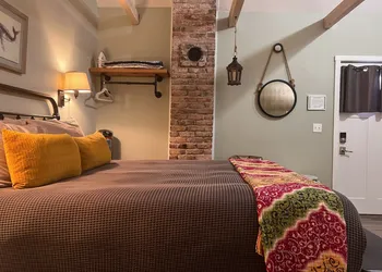 Sea Glass Inn hotel thumbnail 3