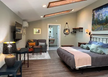 Sea Glass Inn hotel thumbnail 5