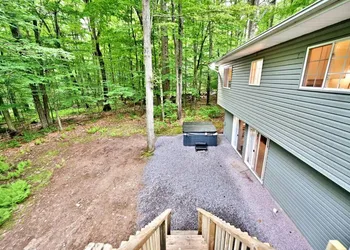 Poconos Bear Lodge hotel thumbnail 3