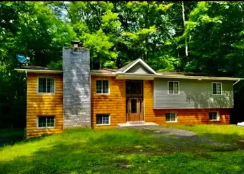 Poconos Bear Lodge hotel thumbnail 4