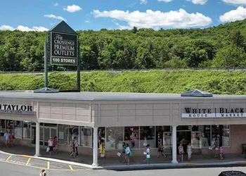 Poconos Bear Lodge hotel thumbnail 6