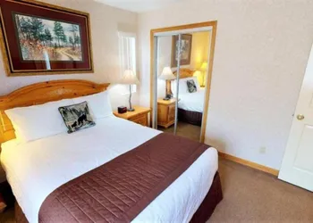 Lake View Mtn Resort · Heated Pool · Oktoberfest! hotel thumbnail 2
