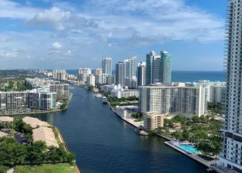 Iconic View - Hotel's Benefits - Low Rates hotel thumbnail 4
