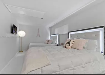 Kool Runnings B&B Margate suites hotel thumbnail 6