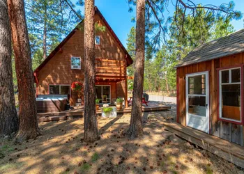 Juniper and Pine - A High Desert Lodge hotel thumbnail 2