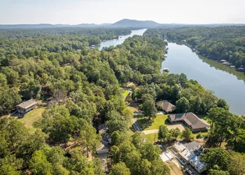 Luxury Rock Creek INN Near Lake Hamilton hotel thumbnail 5