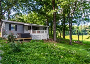 Hopp On Inn Secluded 3BR Home hotel thumbnail 4