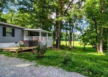 Hopp On Inn Secluded 3BR Home hotel thumbnail 5