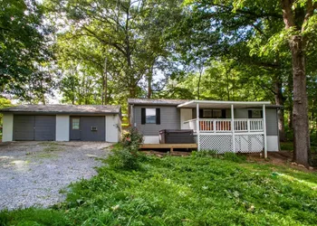 Hopp On Inn Secluded 3BR Home hotel thumbnail 6