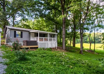 Hopp On Inn Secluded 3BR Home hotel thumbnail 8
