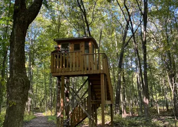 Acorn Lodge Private Riverfront & Trails hotel thumbnail 2