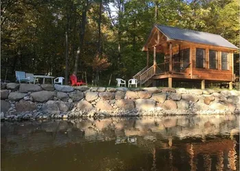 Acorn Lodge Private Riverfront & Trails hotel thumbnail 5