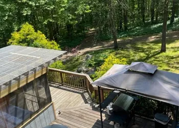 Acorn Lodge Private Riverfront & Trails hotel thumbnail 6