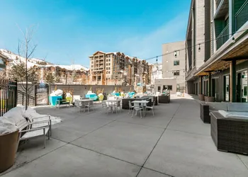 Yotelpad by All Seasons Resort Lodging hotel thumbnail 4