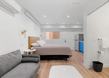 Queen City Inn hotel thumbnail 7