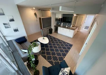 Cozy Resort Style Lodging Min From The Plaza 113 hotel thumbnail 6